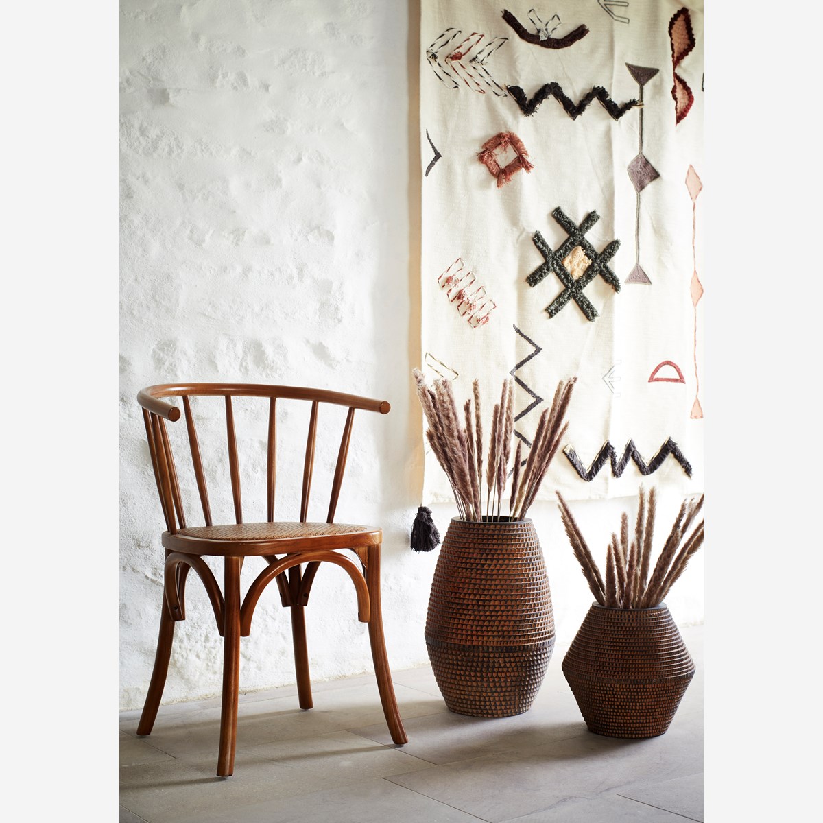 Chaise en bois naturel d'orme à barreaux et assise en rotin tressé * Madam Stoltz