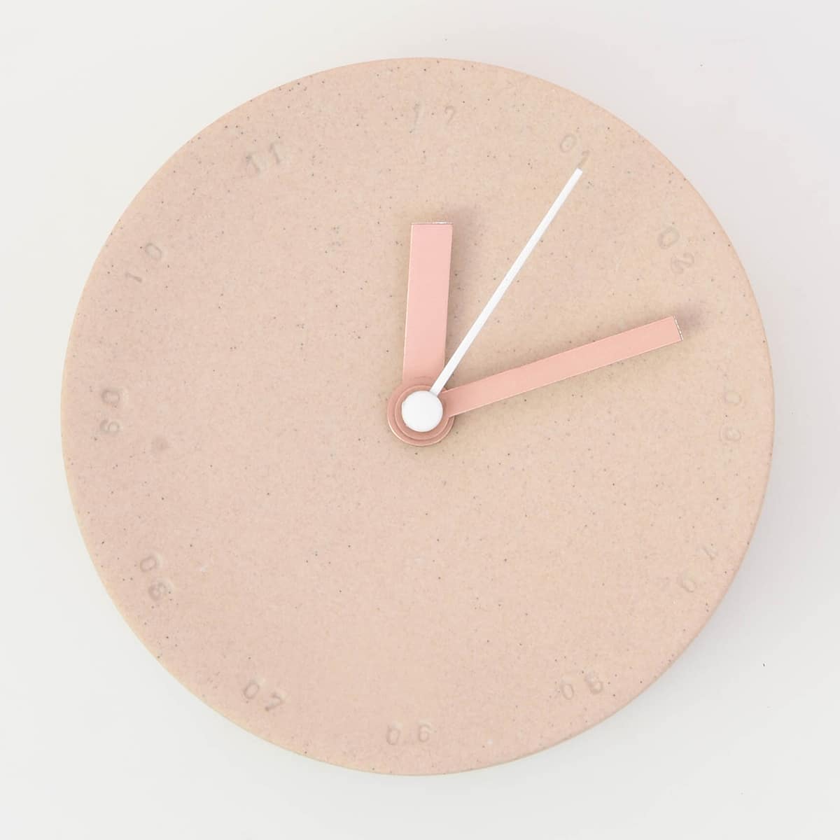 Horloge murale en porcelaine 10cm sable/blanc * Studio Harm en Elke