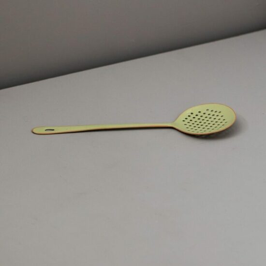 Ecumoire - Spatule passoire en émail vert lime * Be Home