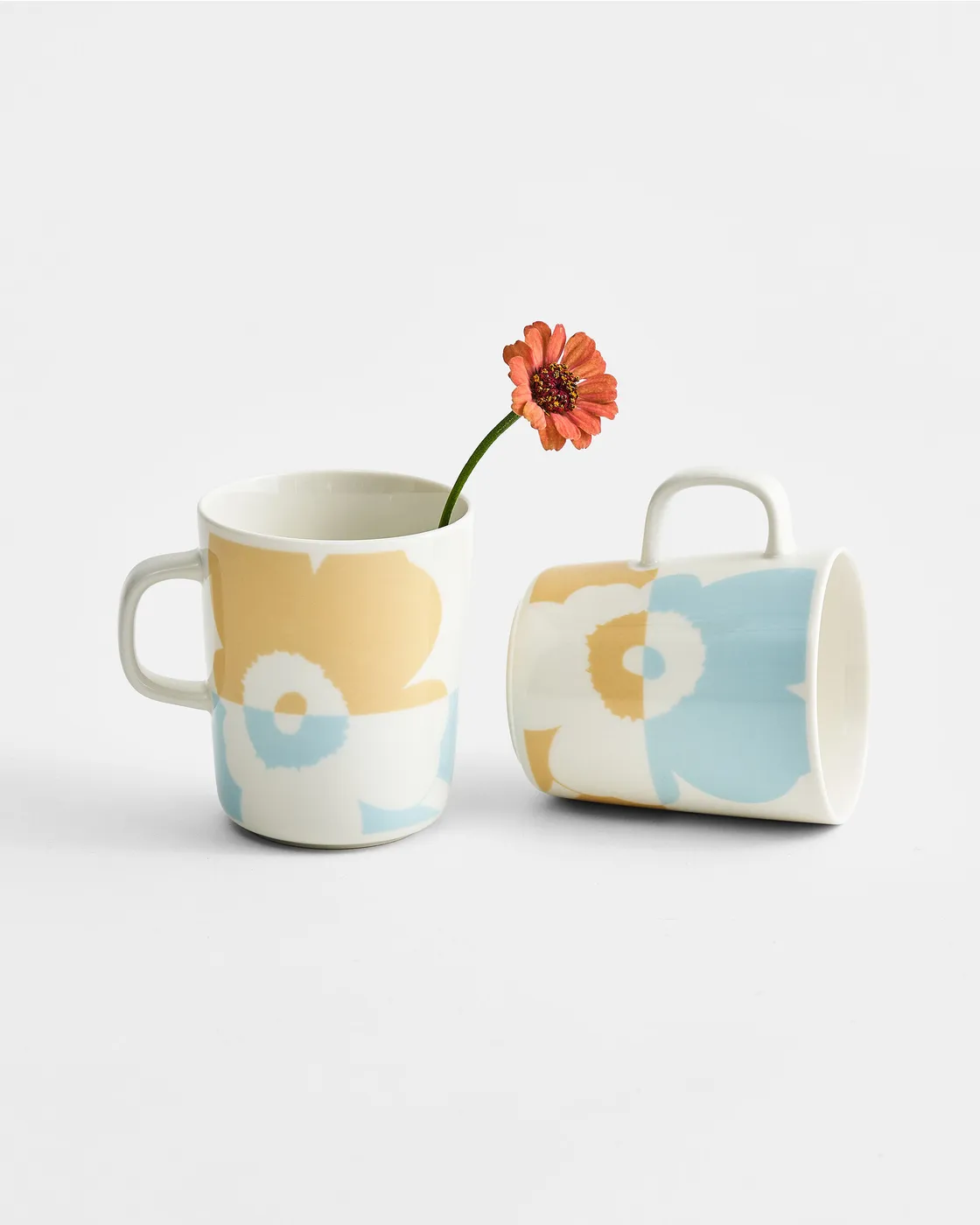 Mug / Tasse Oiva Unikko fleurs beige et bleu ckair 2,5dl * Marimekko